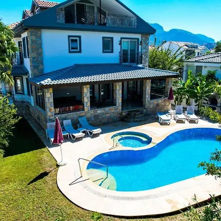 Fireplace - Bbq - Sleeps 10 - Parking - Pool Villa
