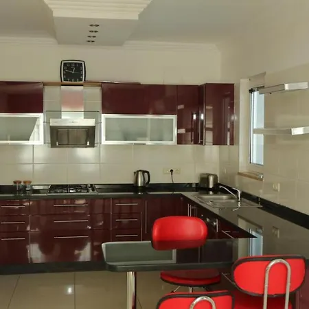 Vila Fireplace - Bbq - Sleeps 10 - Parking - Pool