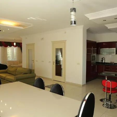 Fireplace - Bbq - Sleeps 10 - Parking - Pool *