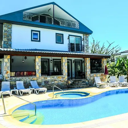 Fireplace - Bbq - Sleeps 10 - Parking - Pool *