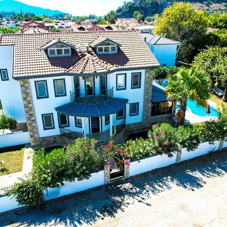 Villa Fireplace - Bbq - Sleeps 10 - Parking - Pool