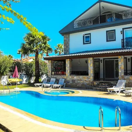 Fireplace - Bbq - Sleeps 10 - Parking - Pool Vila *