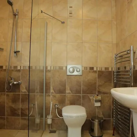 Fireplace - Bbq - Sleeps 10 - Parking - Pool Vila