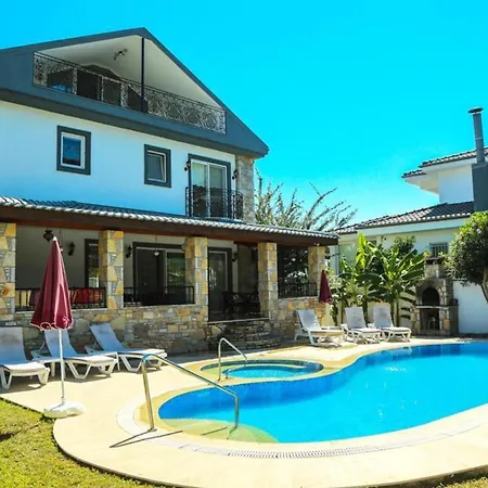 Vila Fireplace - Bbq - Sleeps 10 - Parking - Pool *