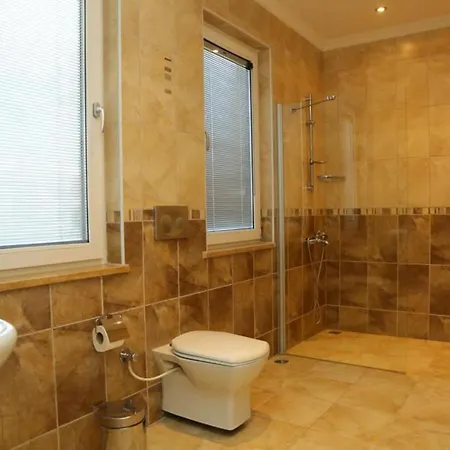 Fireplace - Bbq - Sleeps 10 - Parking - Pool Villa